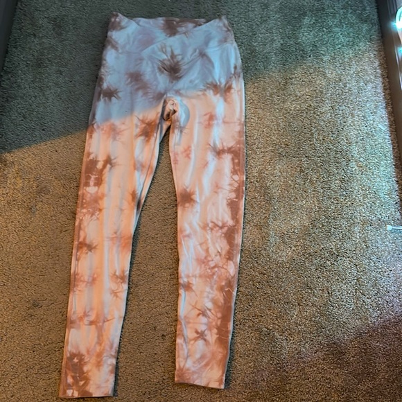 V crossed leggings! - Picture 1 of 2